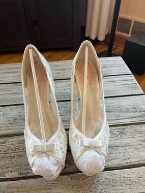 Pink Paradox London - Zinnia Ivory Lace Heels ~4" (8 1/2) (NIB)